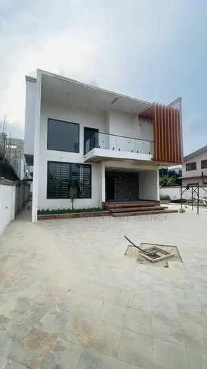 4bdrm Duplex in Ofankor for sale