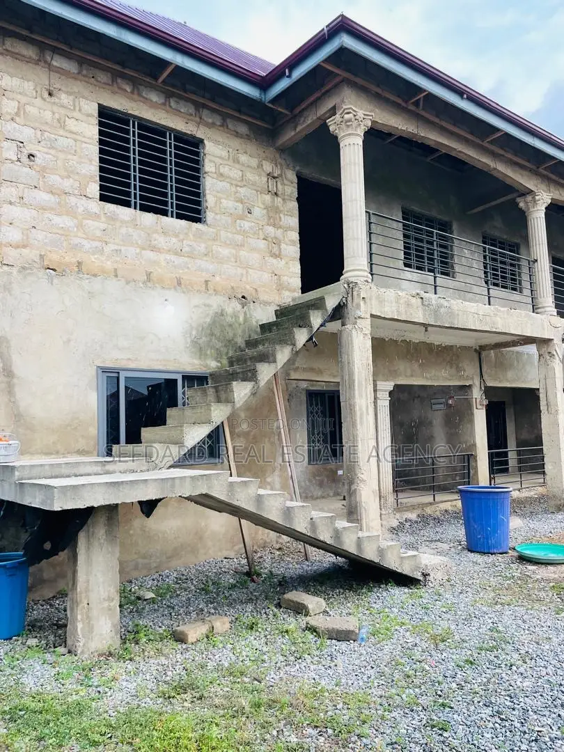 8bdrm Apartment in Ablekuma for sale