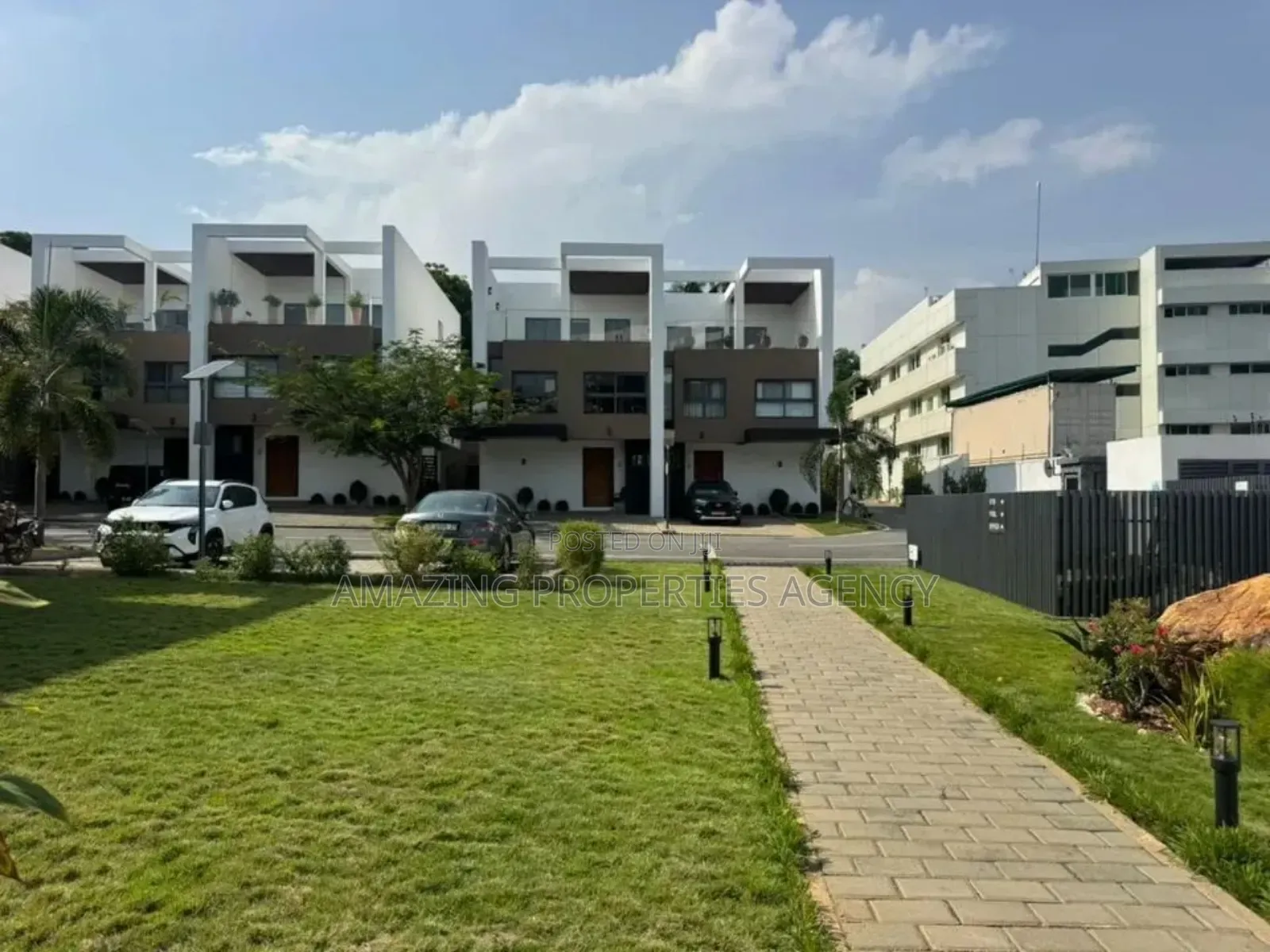 4bdrm Townhouse / Terrace in Cantonment, Cantonments for rent