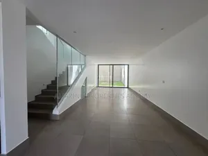 4bdrm Townhouse / Terrace in Cantonment, Cantonments for rent