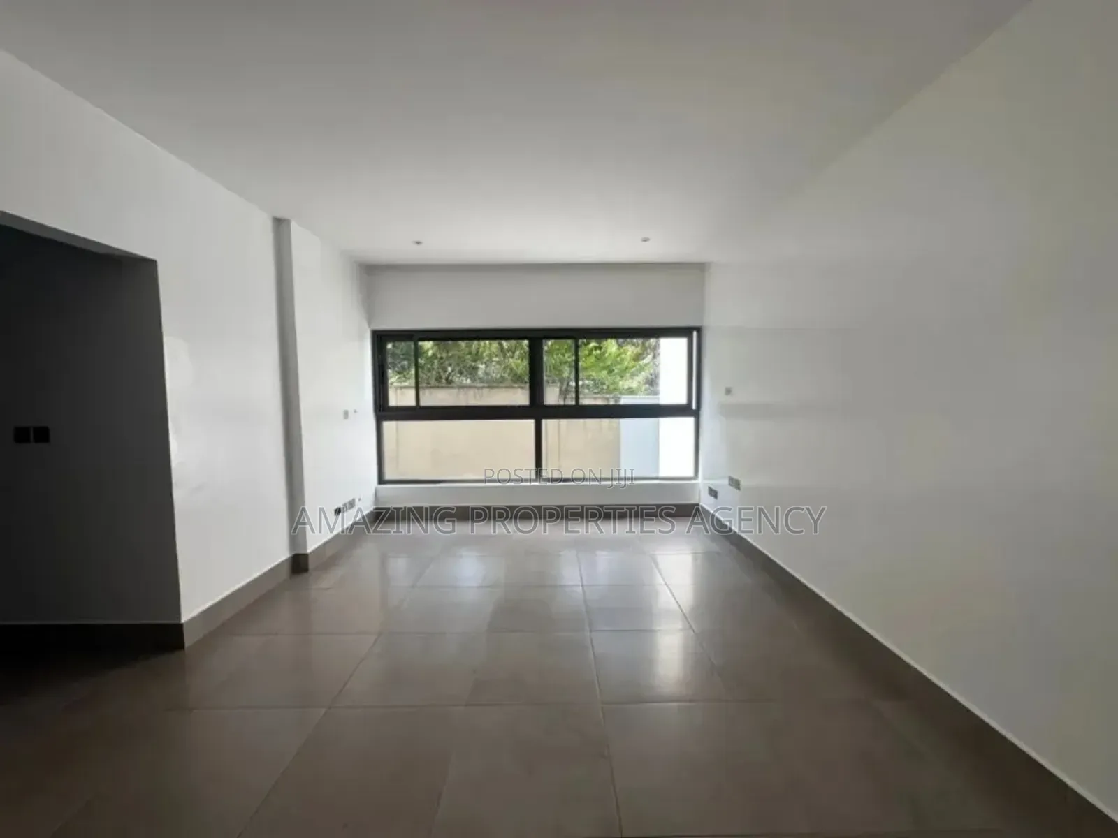 4bdrm Townhouse / Terrace in Cantonment, Cantonments for rent