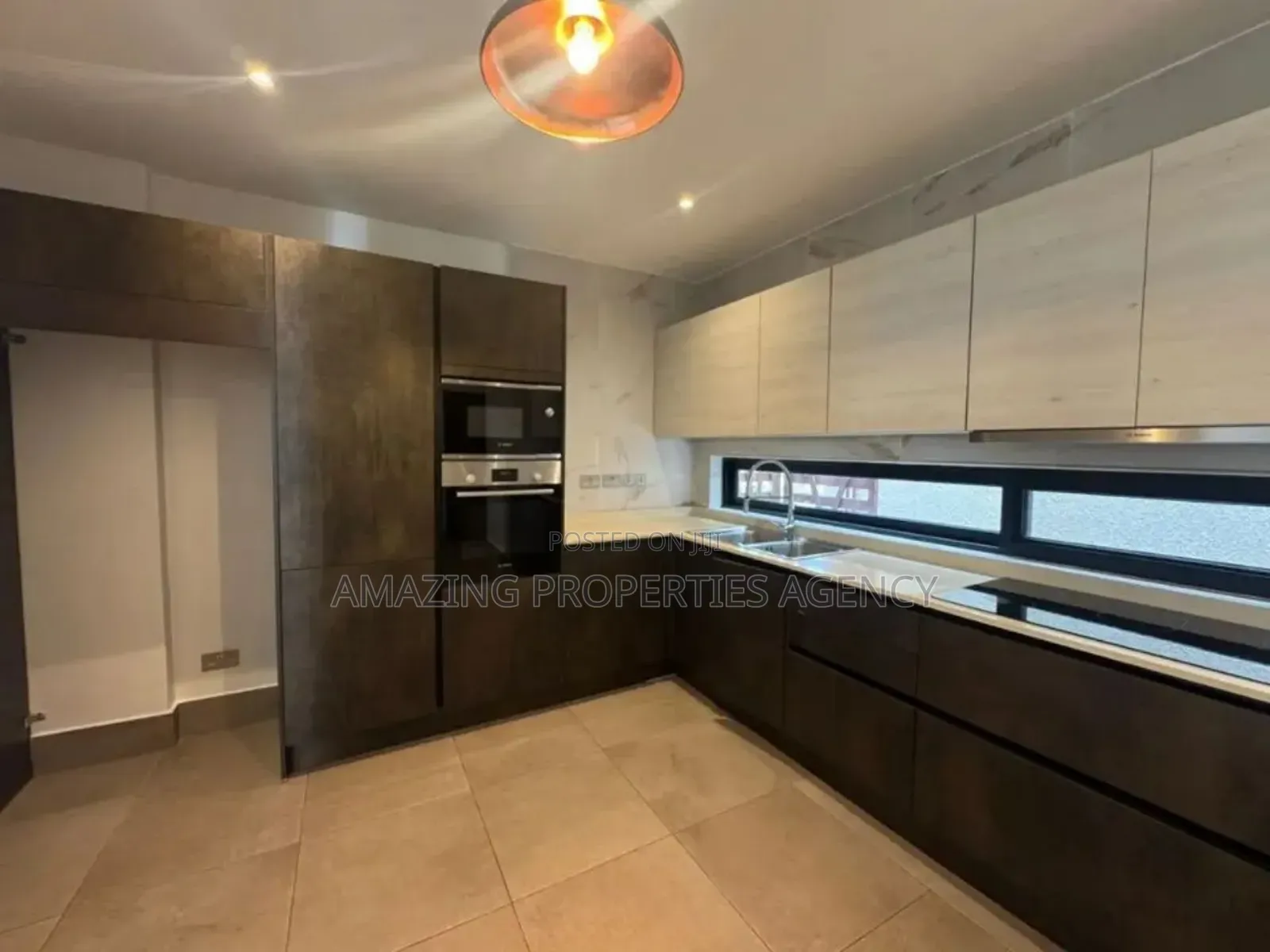 4bdrm Townhouse / Terrace in Cantonment, Cantonments for rent