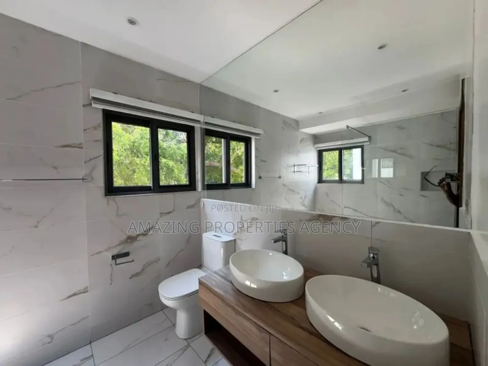 4bdrm Townhouse / Terrace in Cantonment, Cantonments for rent