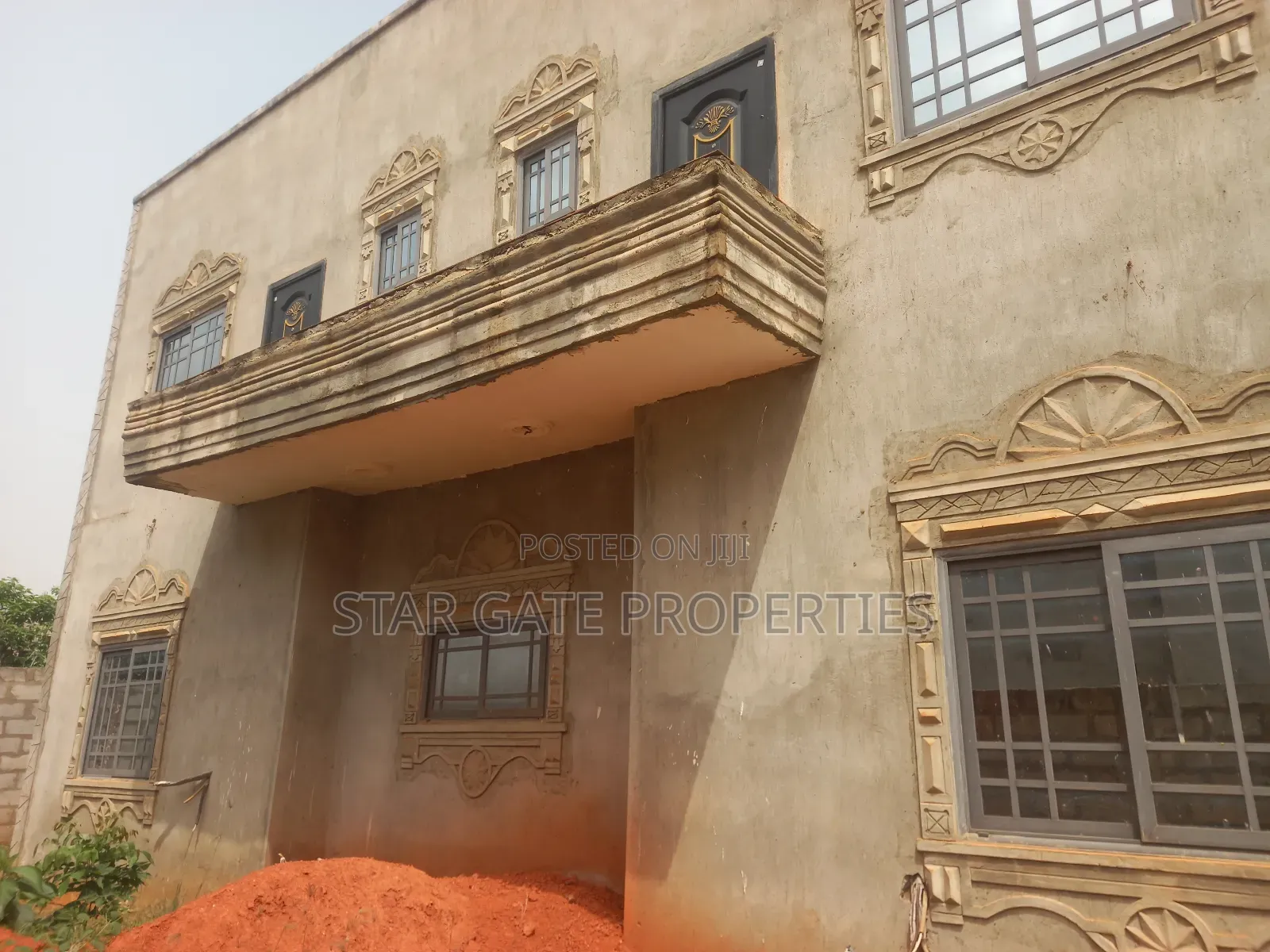 10bdrm House in Santasi Road., Kumasi Metropolitan for sale
