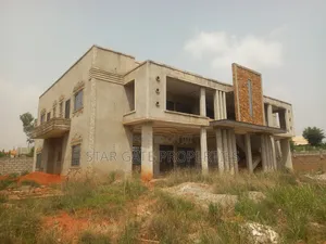10bdrm House in Santasi Road., Kumasi Metropolitan for sale