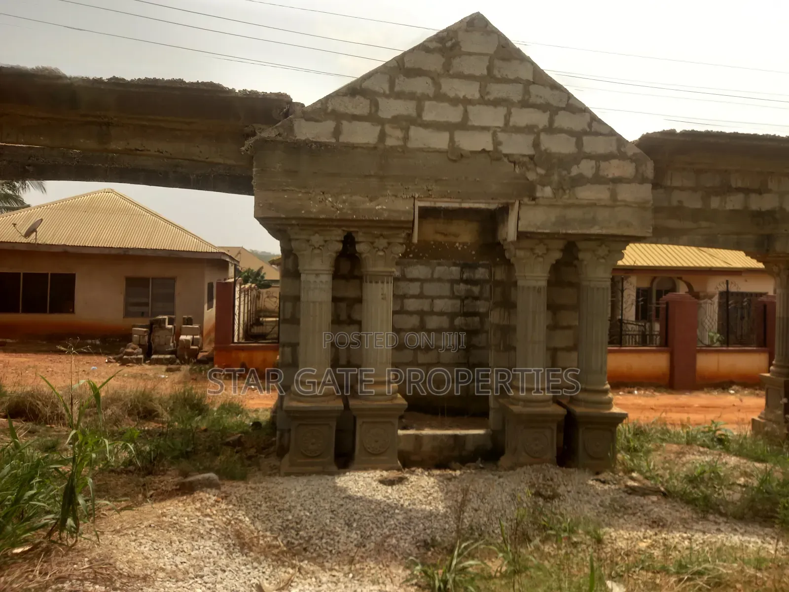 10bdrm House in Santasi Road., Kumasi Metropolitan for sale