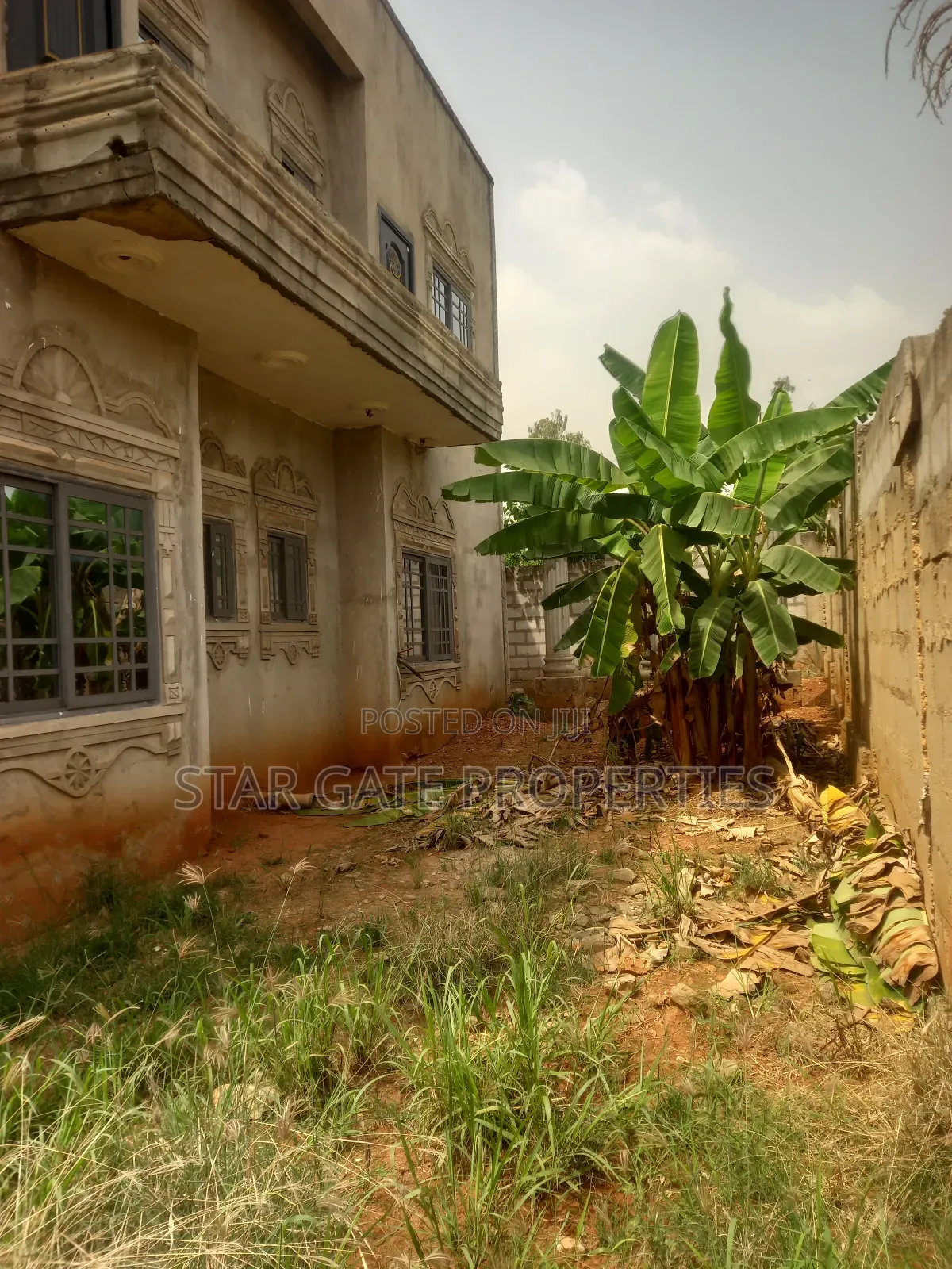 10bdrm House in Santasi Road., Kumasi Metropolitan for sale