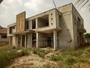 10bdrm House in Santasi Road., Kumasi Metropolitan for sale