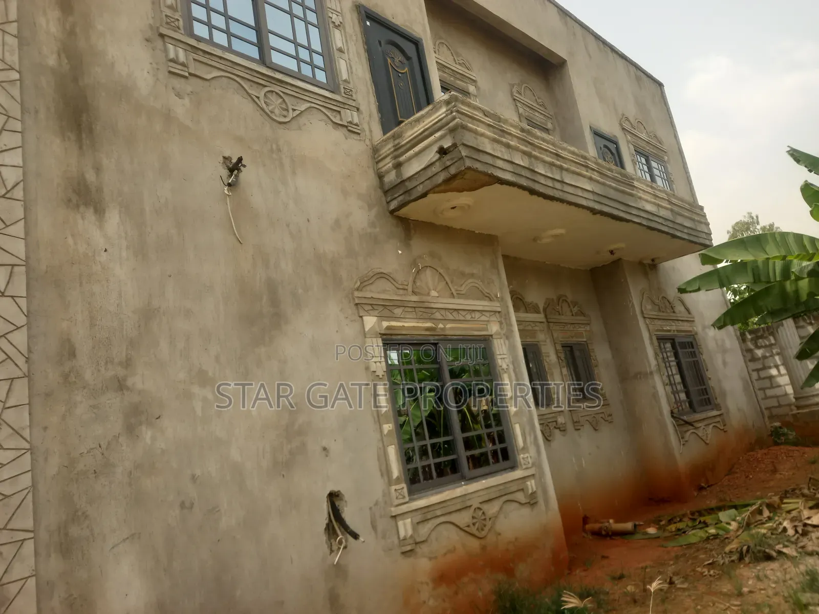 10bdrm House in Santasi Road., Kumasi Metropolitan for sale