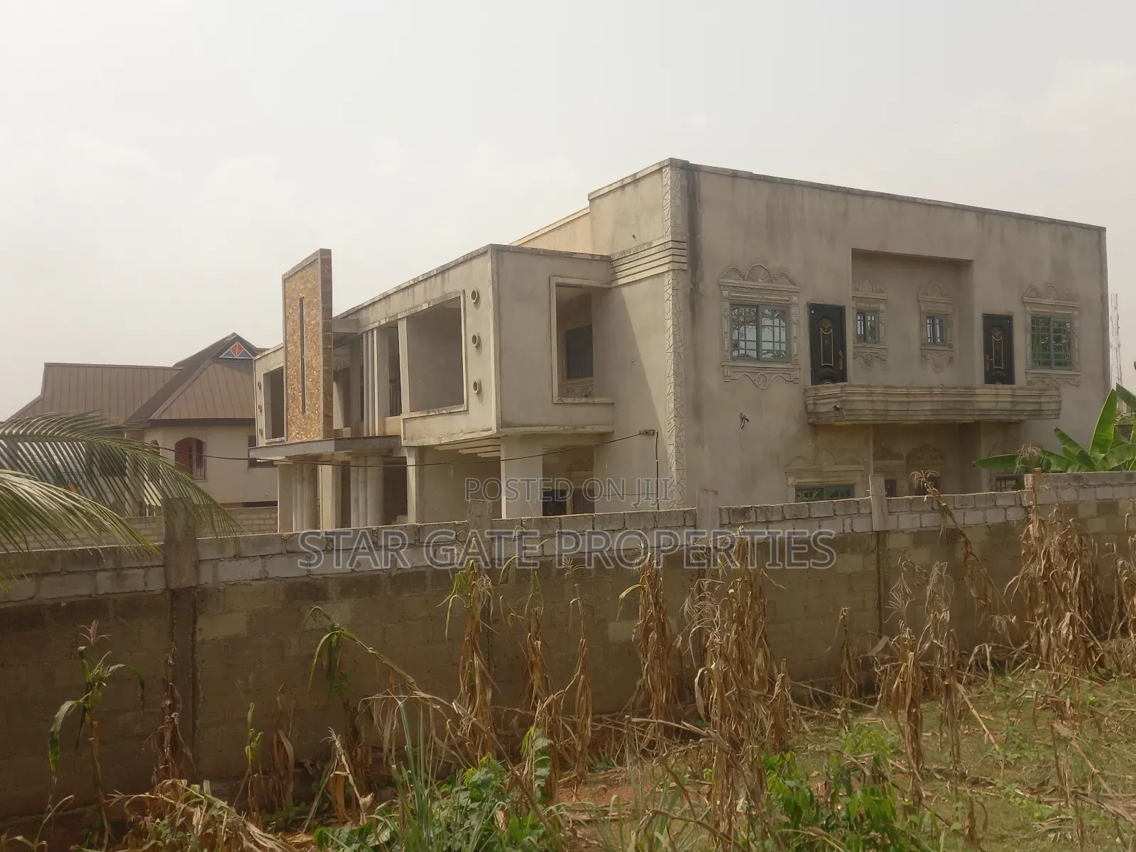 10bdrm House in Santasi Road., Kumasi Metropolitan for sale