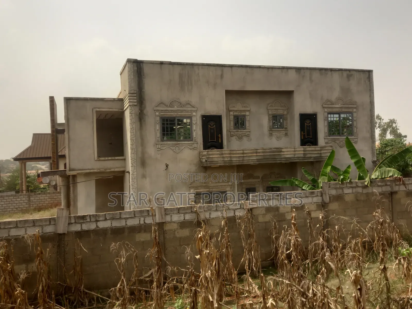 10bdrm House in Santasi Road., Kumasi Metropolitan for sale