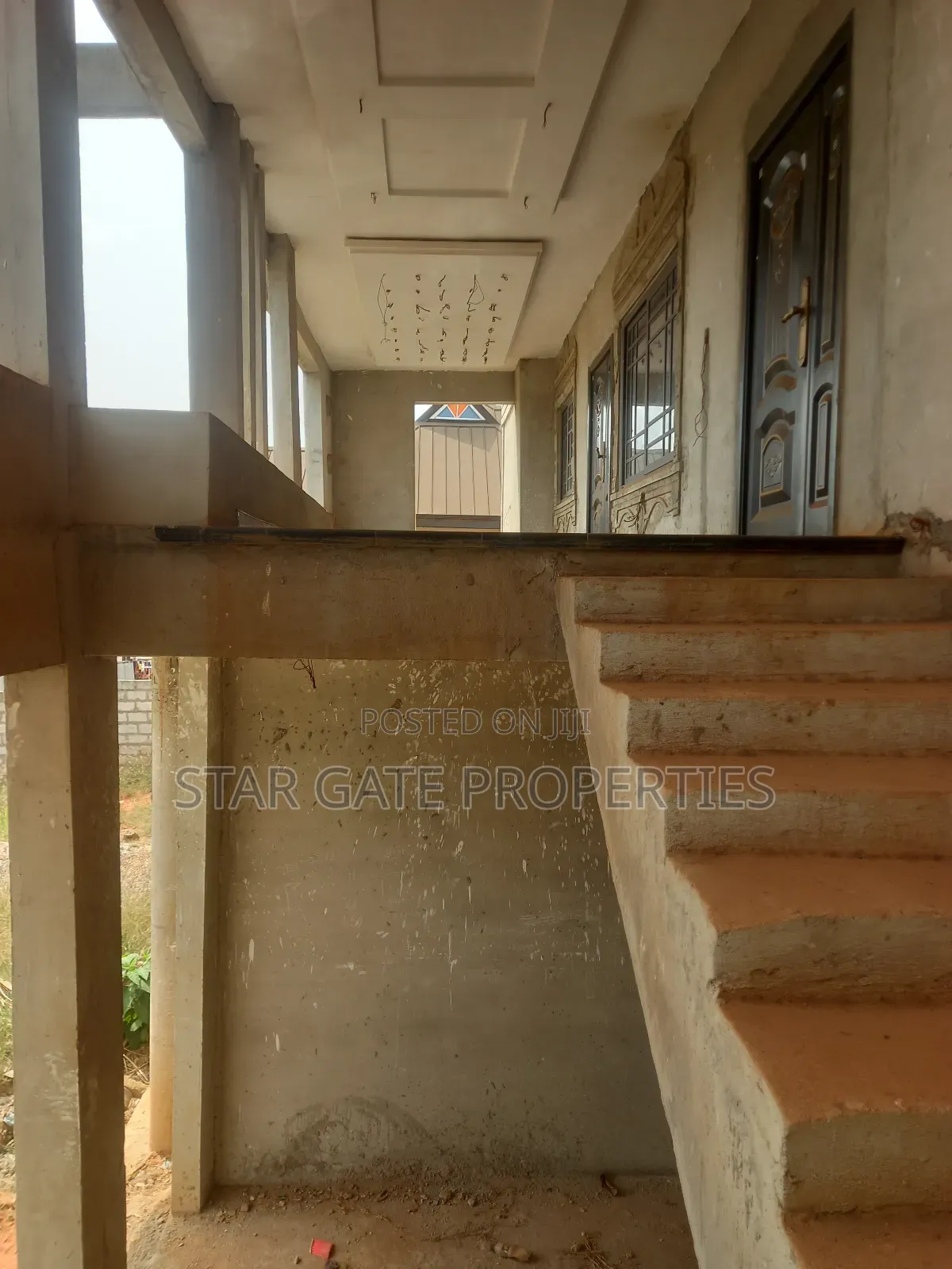 10bdrm House in Santasi Road., Kumasi Metropolitan for sale