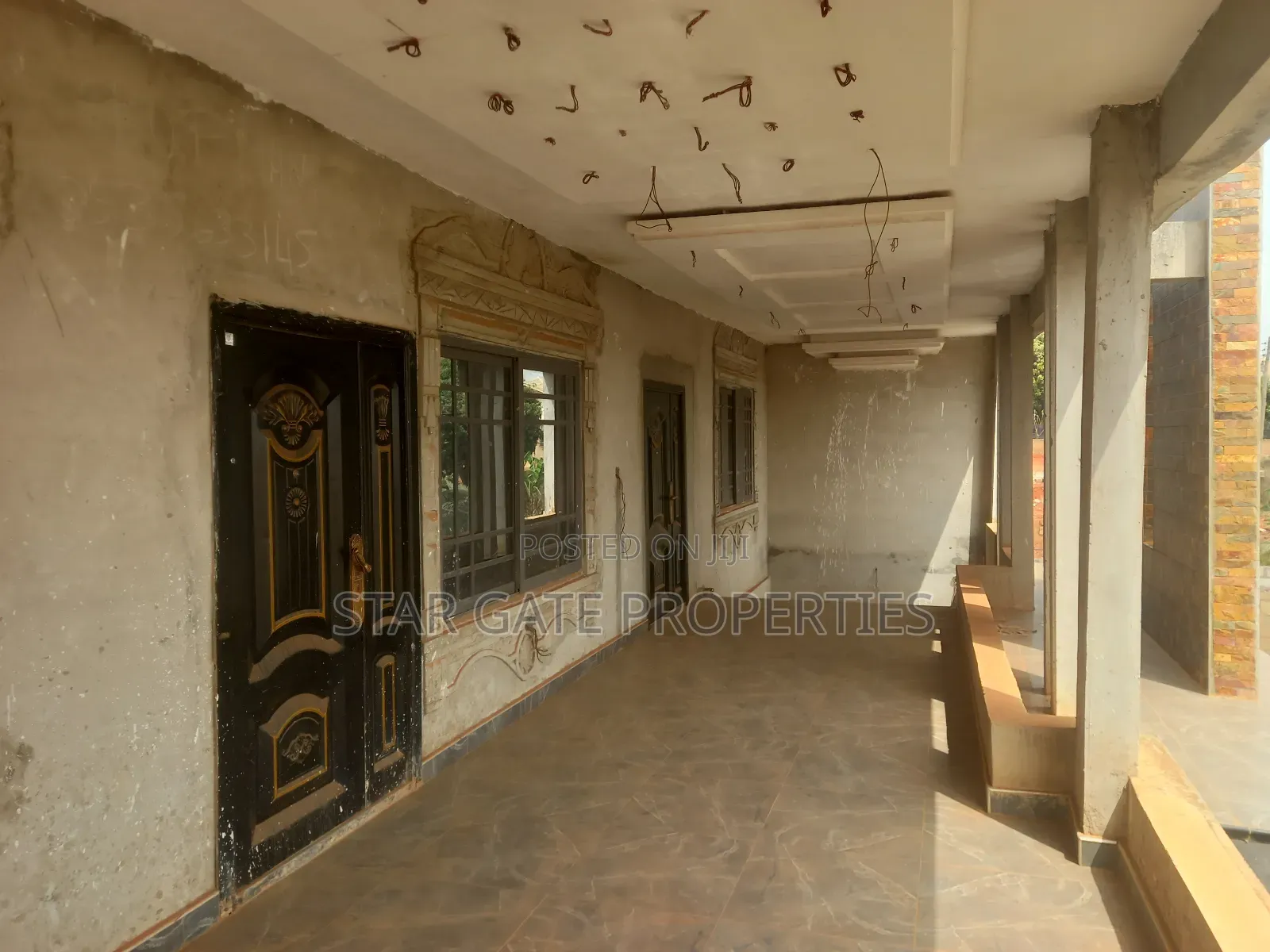 10bdrm House in Santasi Road., Kumasi Metropolitan for sale