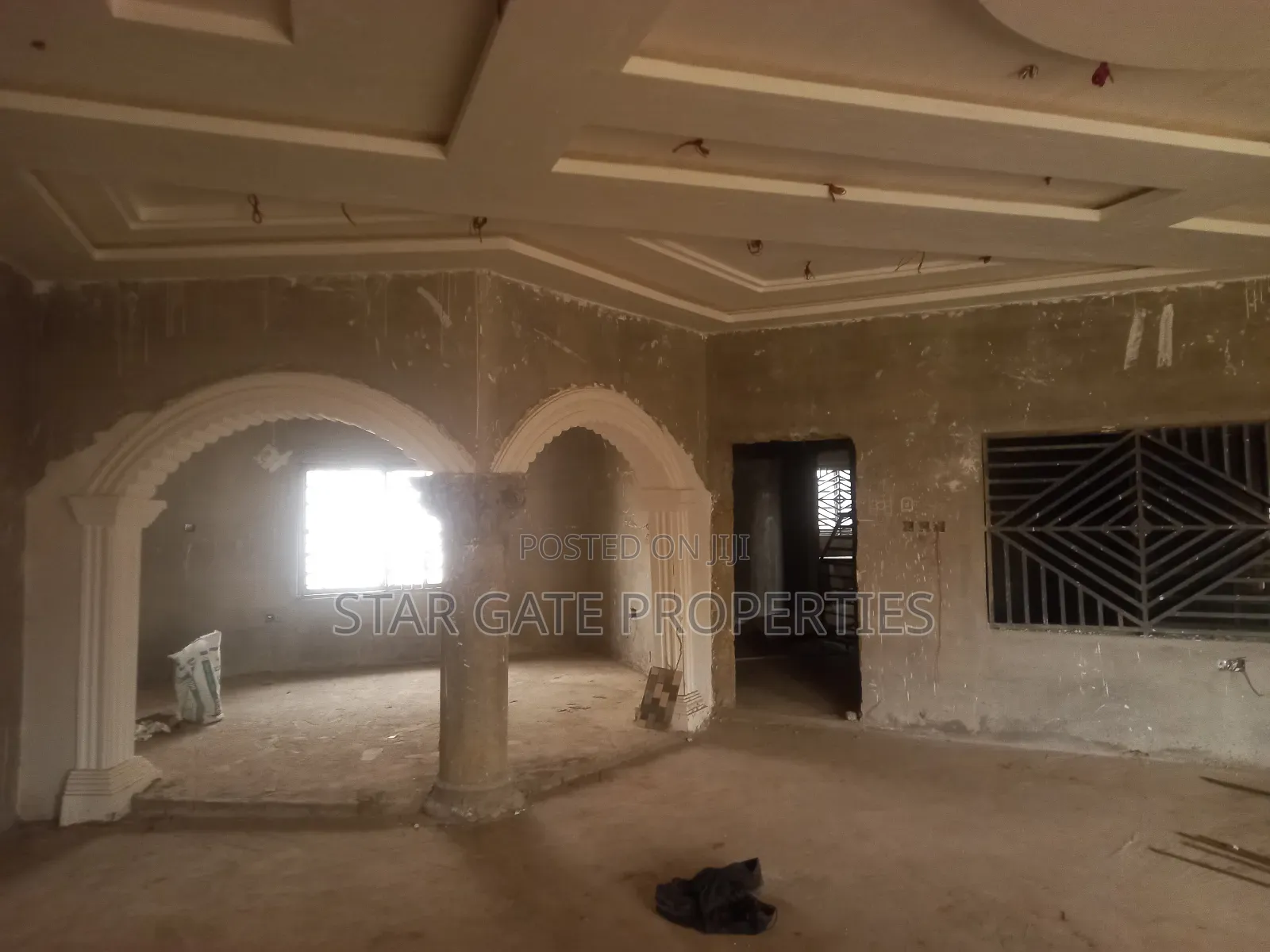 10bdrm House in Santasi Road., Kumasi Metropolitan for sale