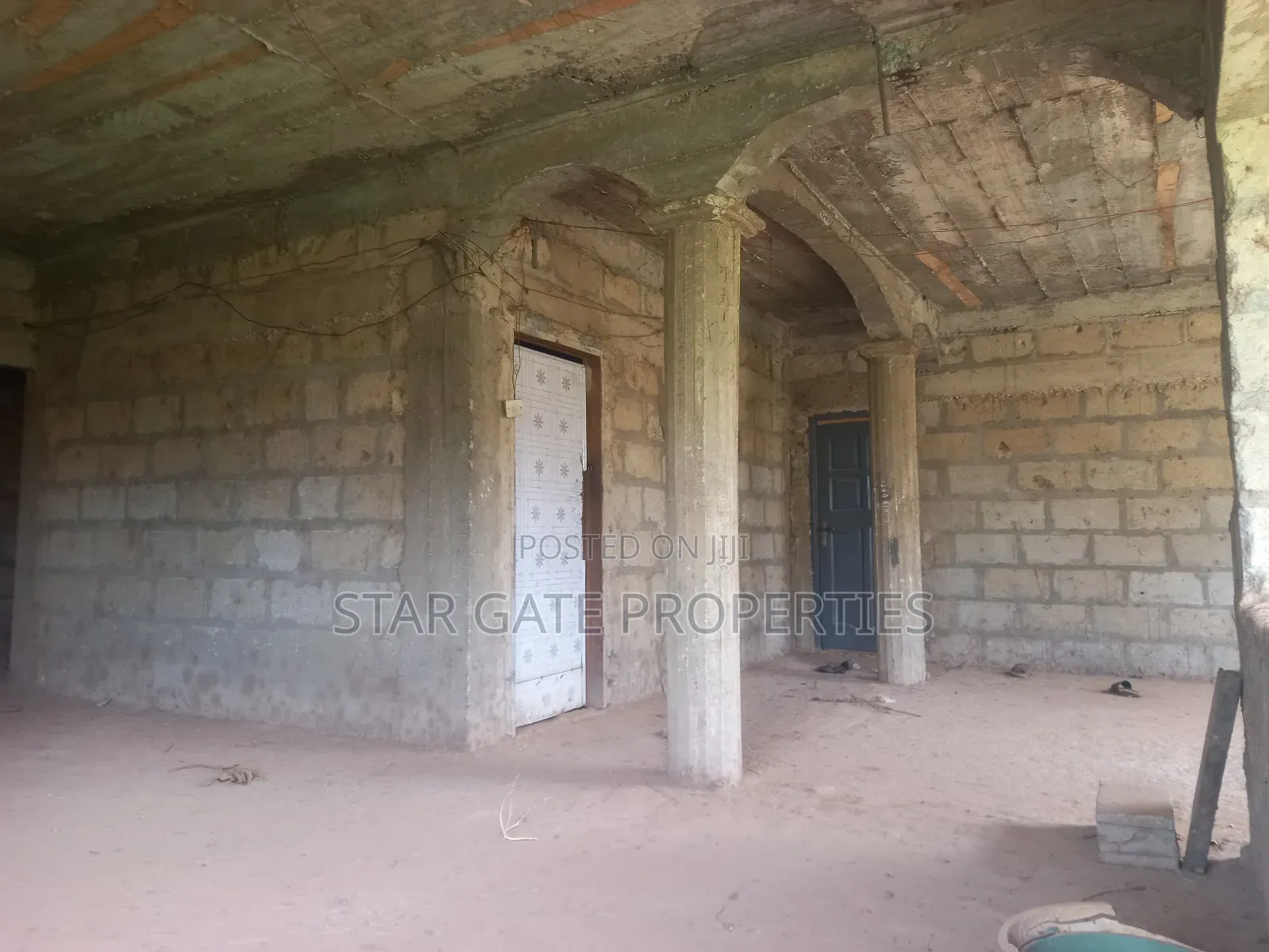 9bdrm House in Pakyi No 2. Santasi, Kumasi Metropolitan for sale