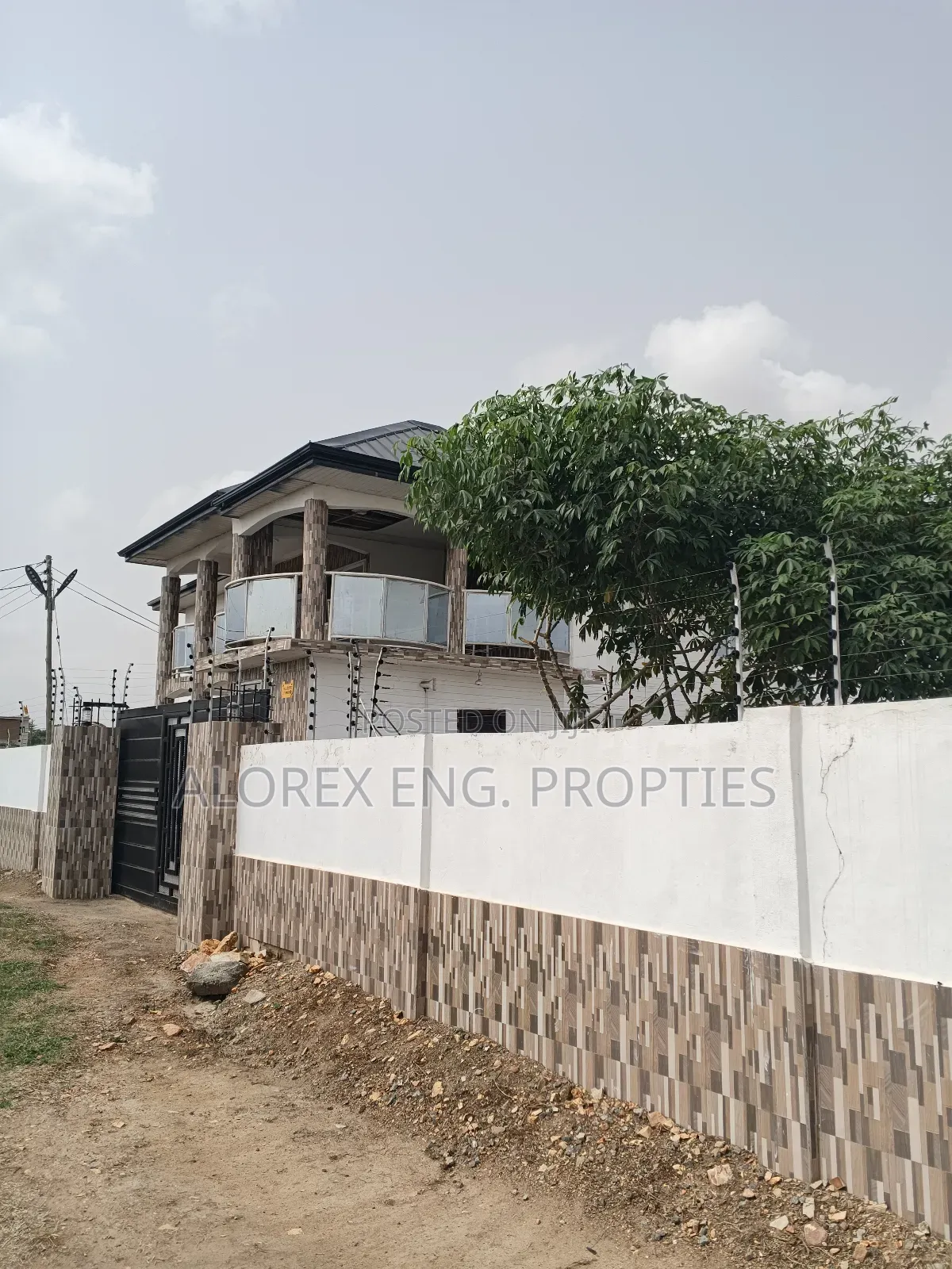 3bdrm Apartment in Amanfro, Adenta for rent