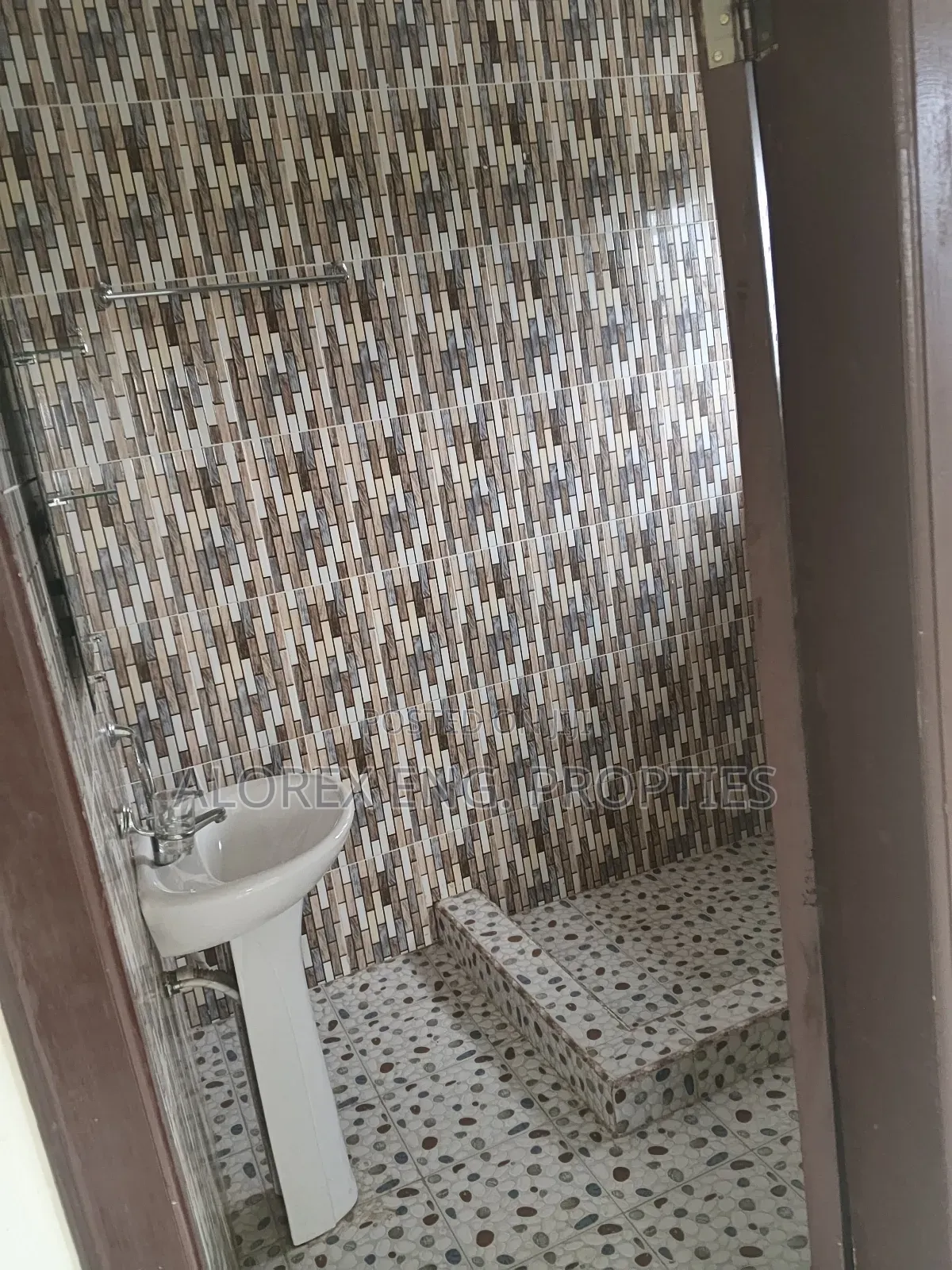 3bdrm Apartment in Amanfro, Adenta for rent