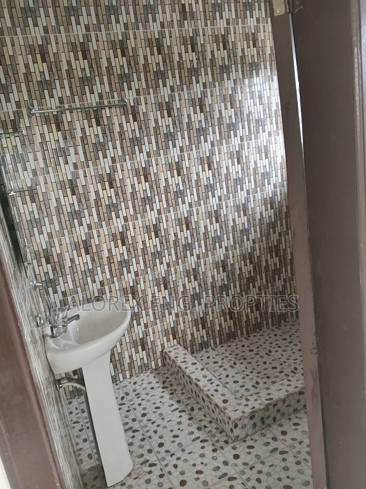 3bdrm Apartment in Amanfro, Adenta for rent