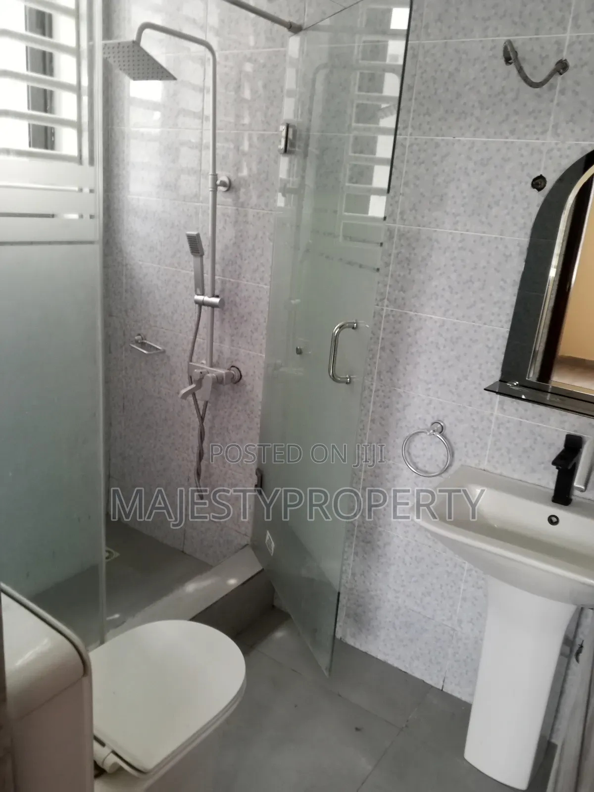 2bdrm Apartment in Botwe School for rent