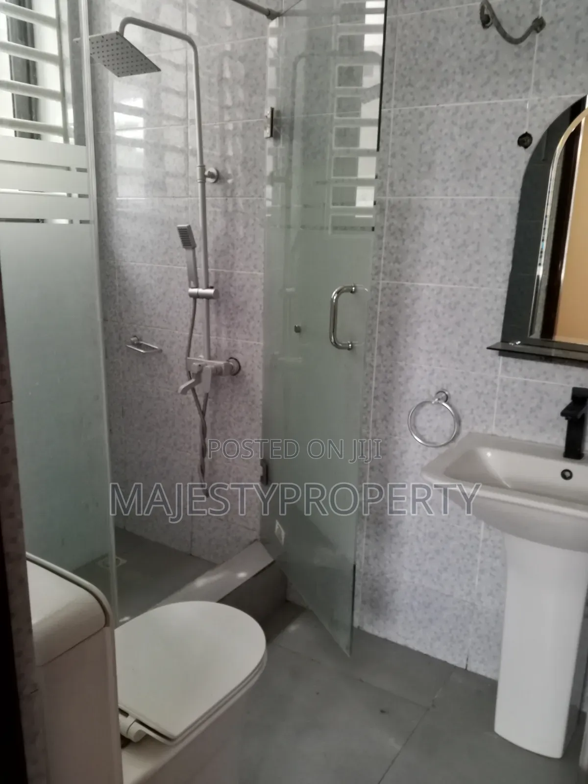 2bdrm Apartment in Botwe School for rent