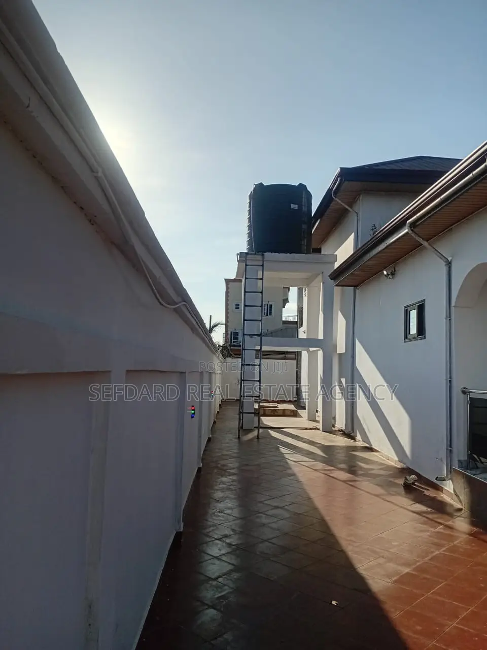 7bdrm House in Pokuase for sale