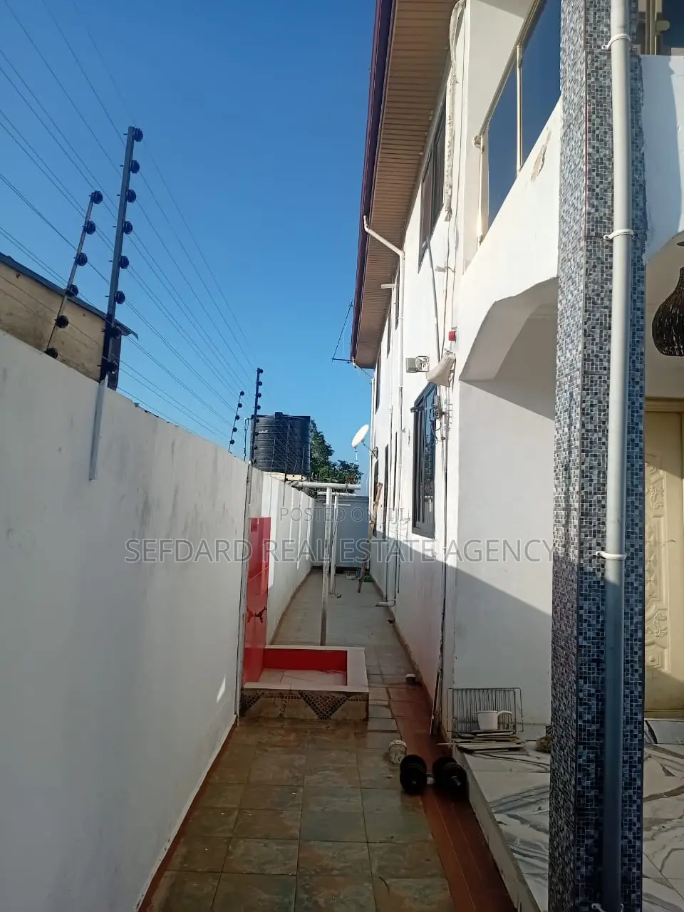 7bdrm House in Pokuase for sale