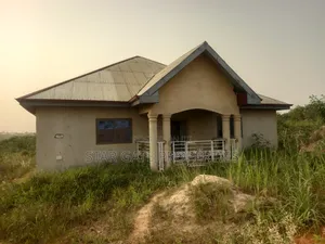 8bdrm House in Jachie Pramso, Kumasi Metropolitan for sale
