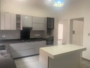 4bdrm House in Lake Side Estate for rent