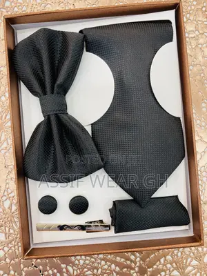 Fashionable Black Bow Tie