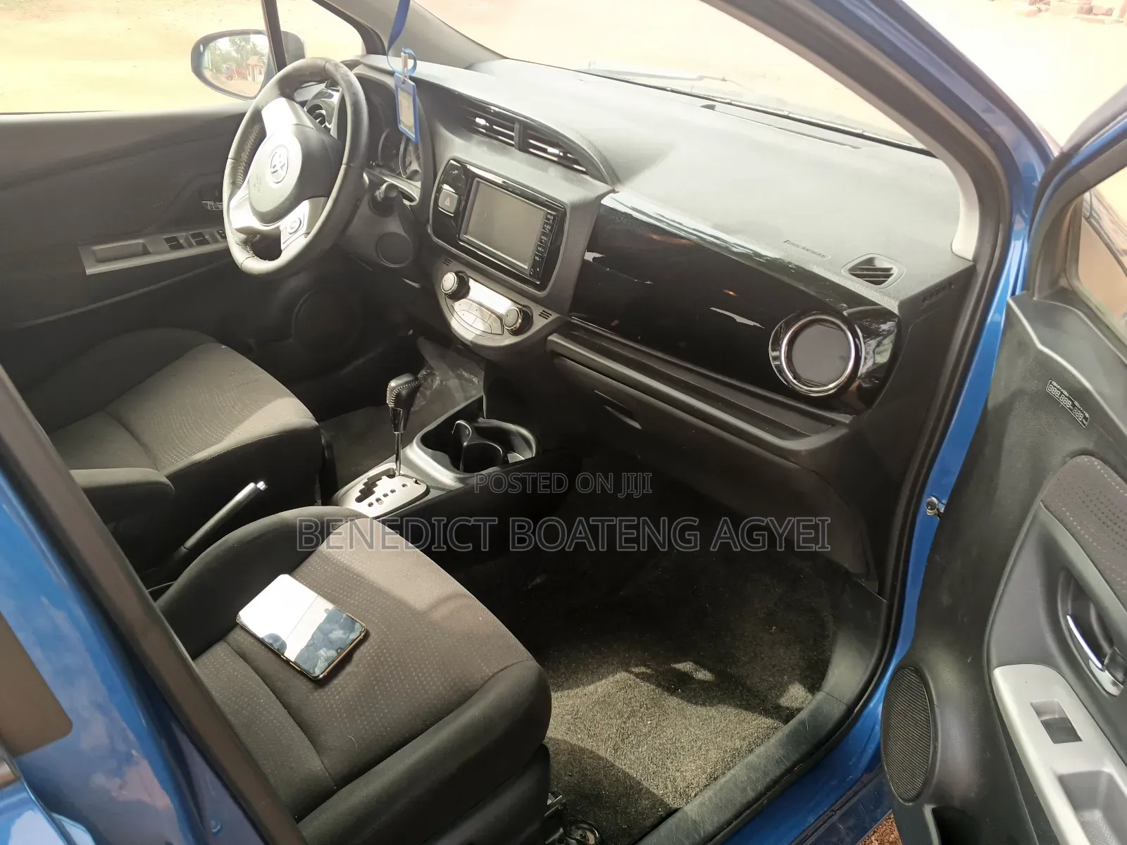 Toyota Vitz 1.3 FWD 3dr 2015 Blue