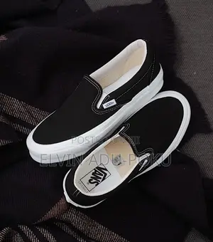 Vans Vault Og Classic “ B & W “ Sneaker