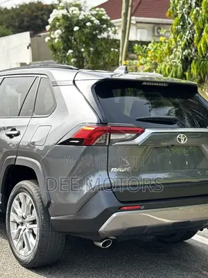 Toyota RAV4 Limited 2021 Gray