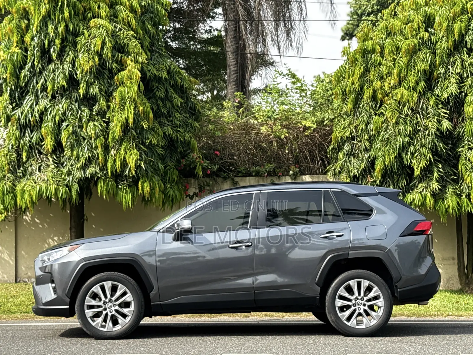 Toyota RAV4 Limited 2021 Gray