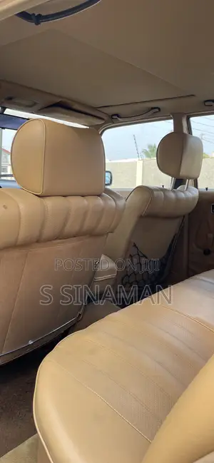 Mercedes-Benz 260E 1981 Gold