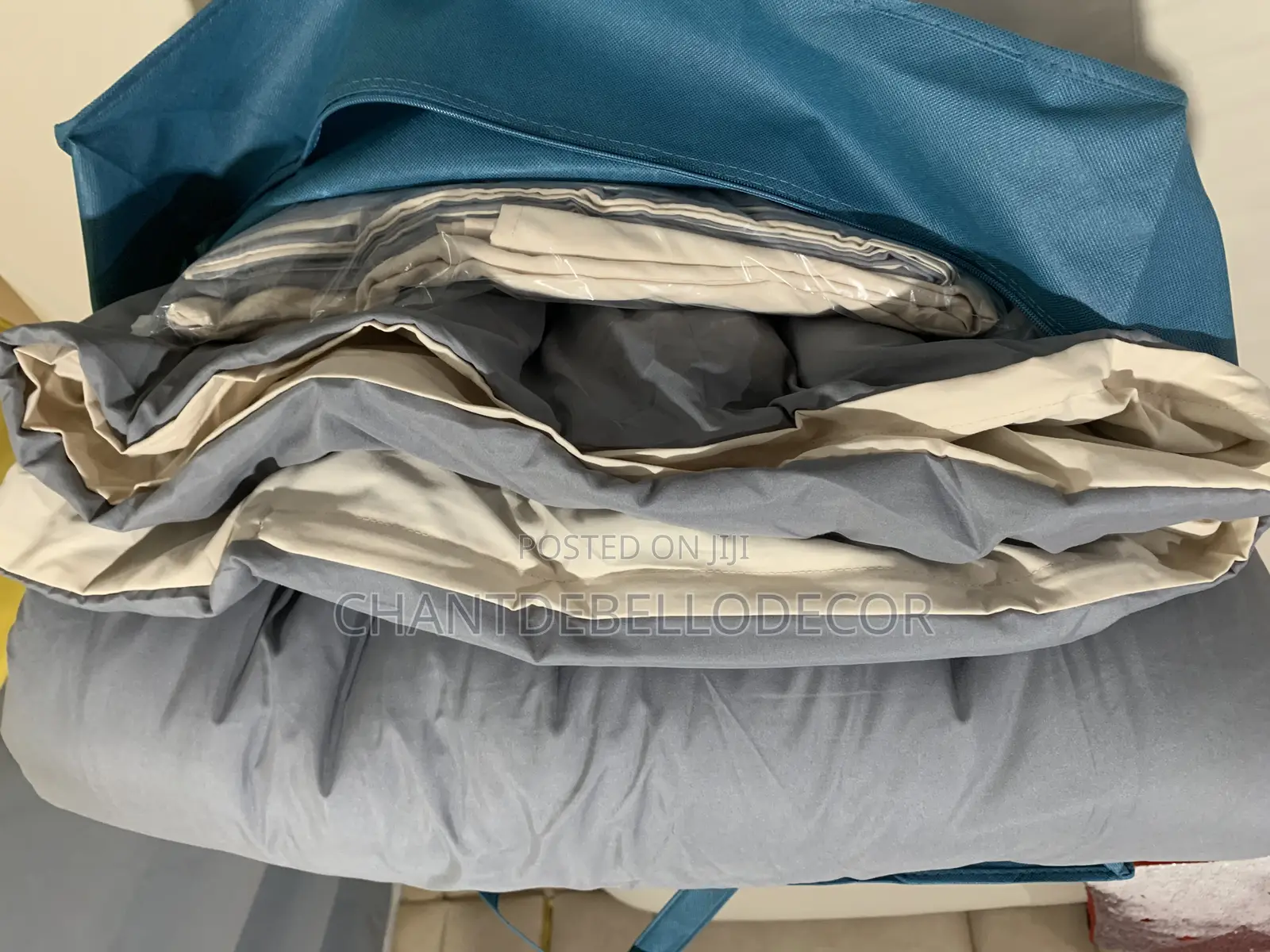 King Size 1 Duvet, 1 Duvet Cover, 1 Bedsheet, 4 Pillowcases