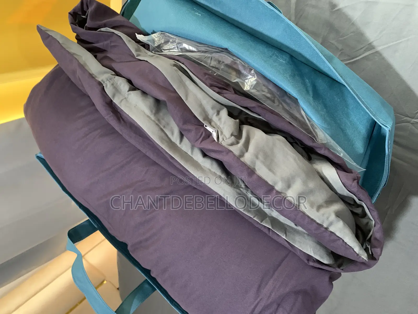 King Size 1 Duvet, 1 Duvet Cover, 1 Bedsheet, 4 Pillowcases
