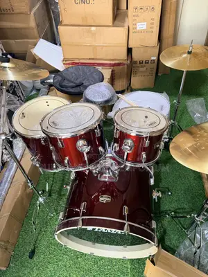 Tama Imperialstar 5-piece Complete Drum Set.
