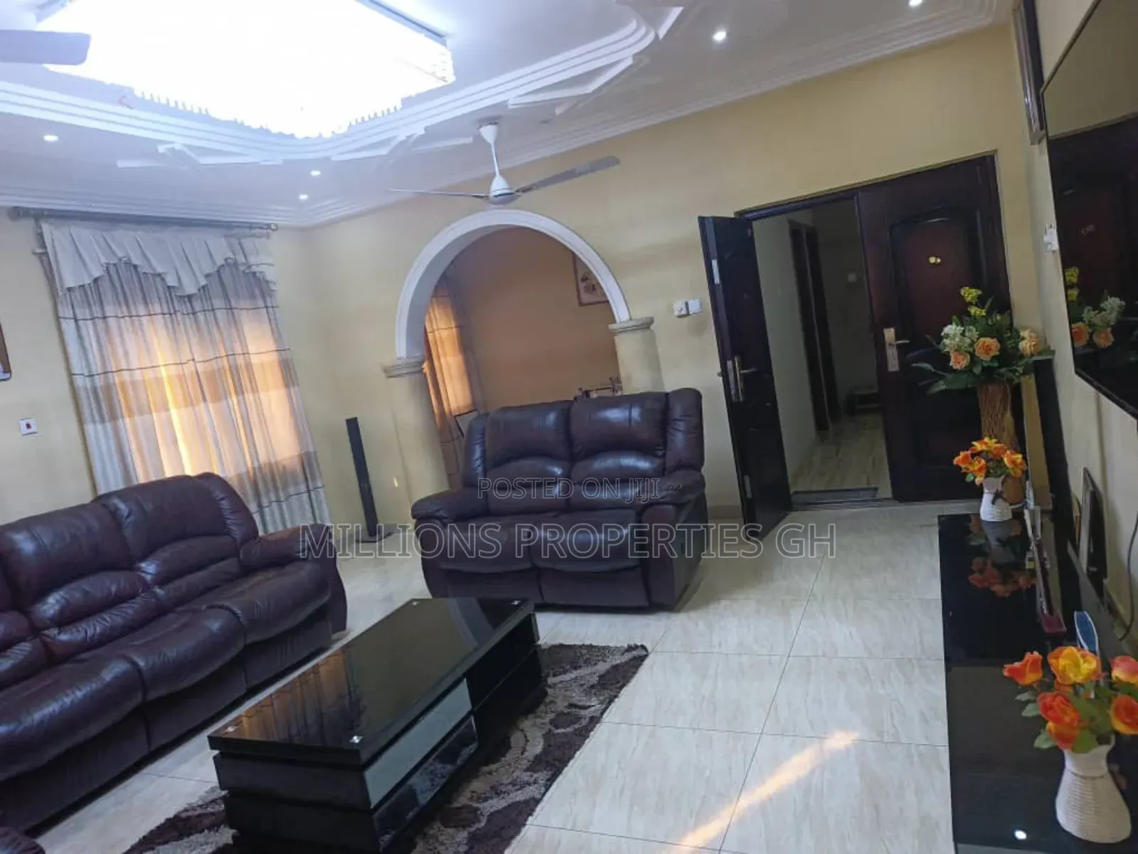 18bdrm House in Millions Properties, Kumasi Metropolitan for sale