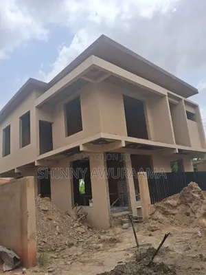 4bdrm Townhouse/Terrace in East Legon for sale