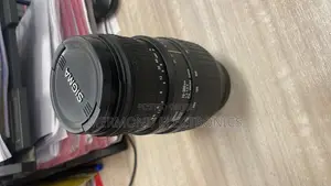 Sigma 70-300mm F/4-5.6 Dl Macro Lens