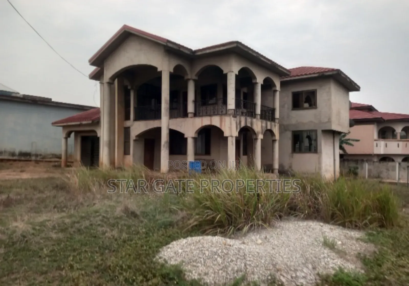 5bdrm House in Near Kumasi Airport for sale
