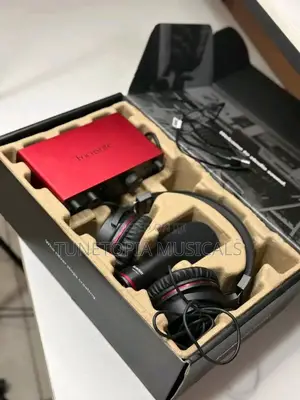 Focusrite Scarlett 2i2 Studio (4th Generation) Bundle.