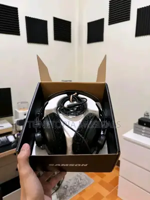 Samson Sr950 Professional Studio Reference Headphones.