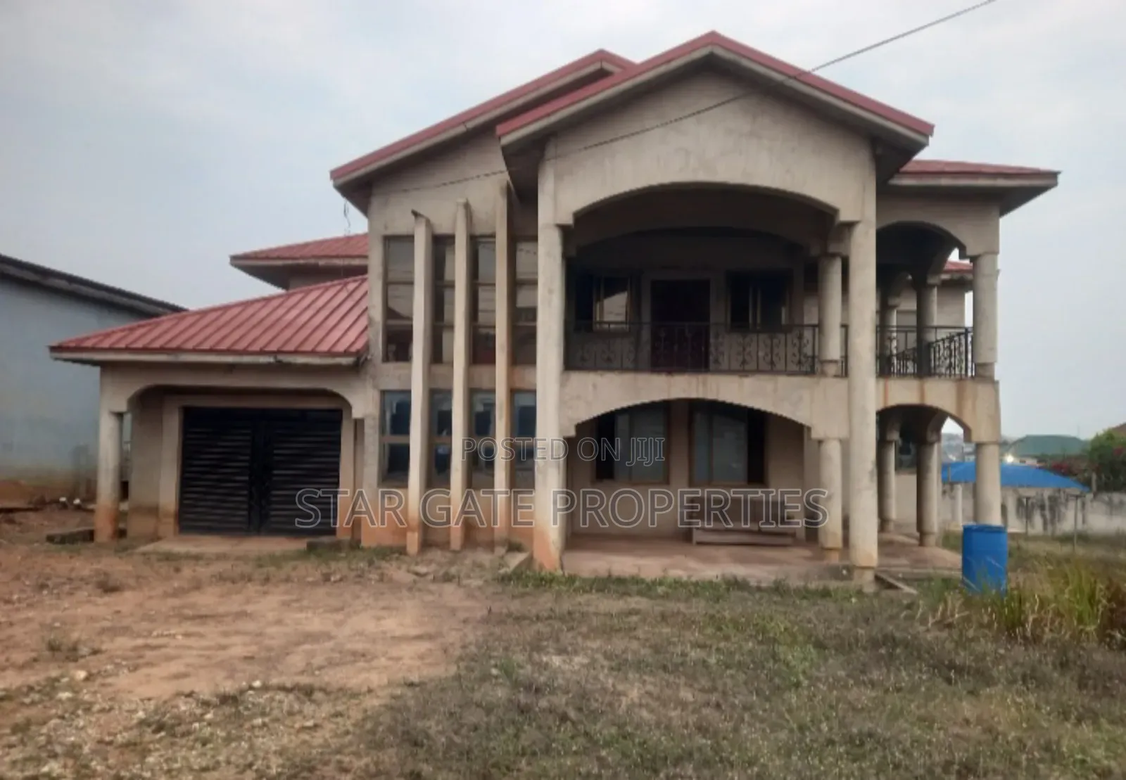 5bdrm House in Near Buokrom, Kumasi Metropolitan for sale