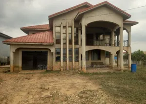 5bdrm House in Near Buokrom, Kumasi Metropolitan for sale