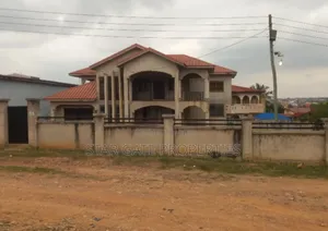 5bdrm House in Near Buokrom, Kumasi Metropolitan for sale
