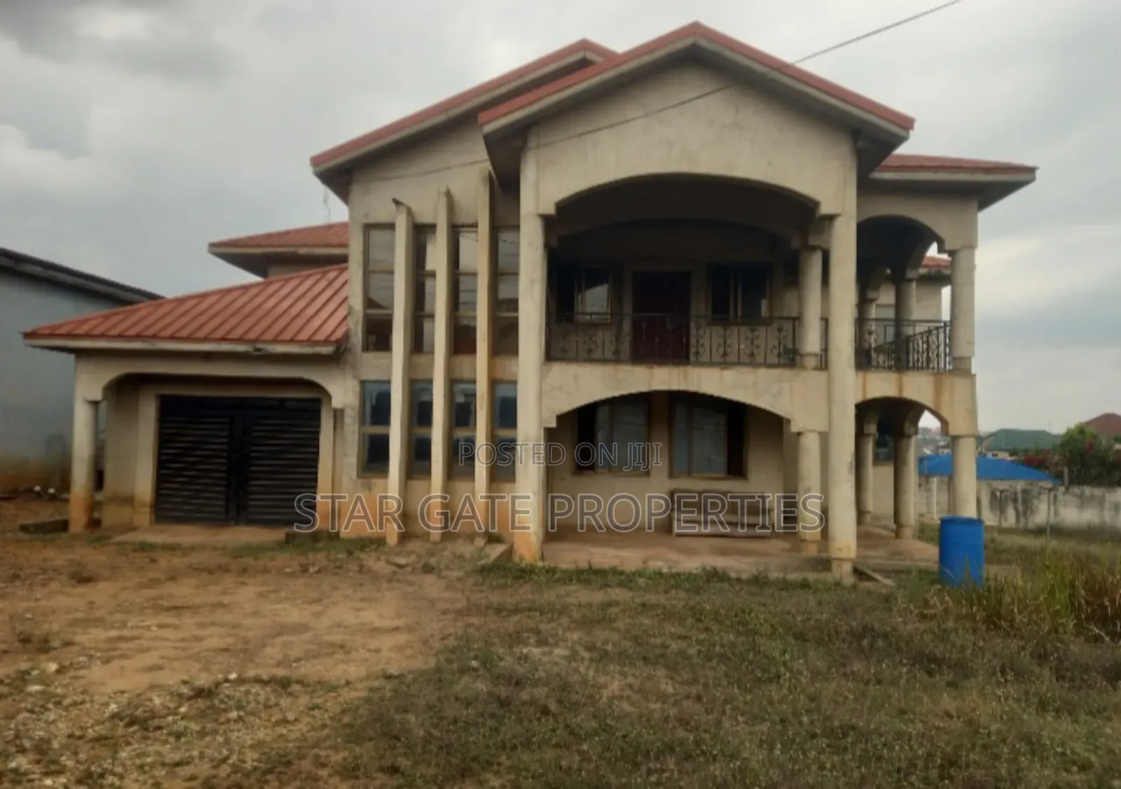 5bdrm House in Near Buokrom, Kumasi Metropolitan for sale