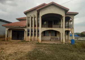 5bdrm House in Near Buokrom, Kumasi Metropolitan for sale