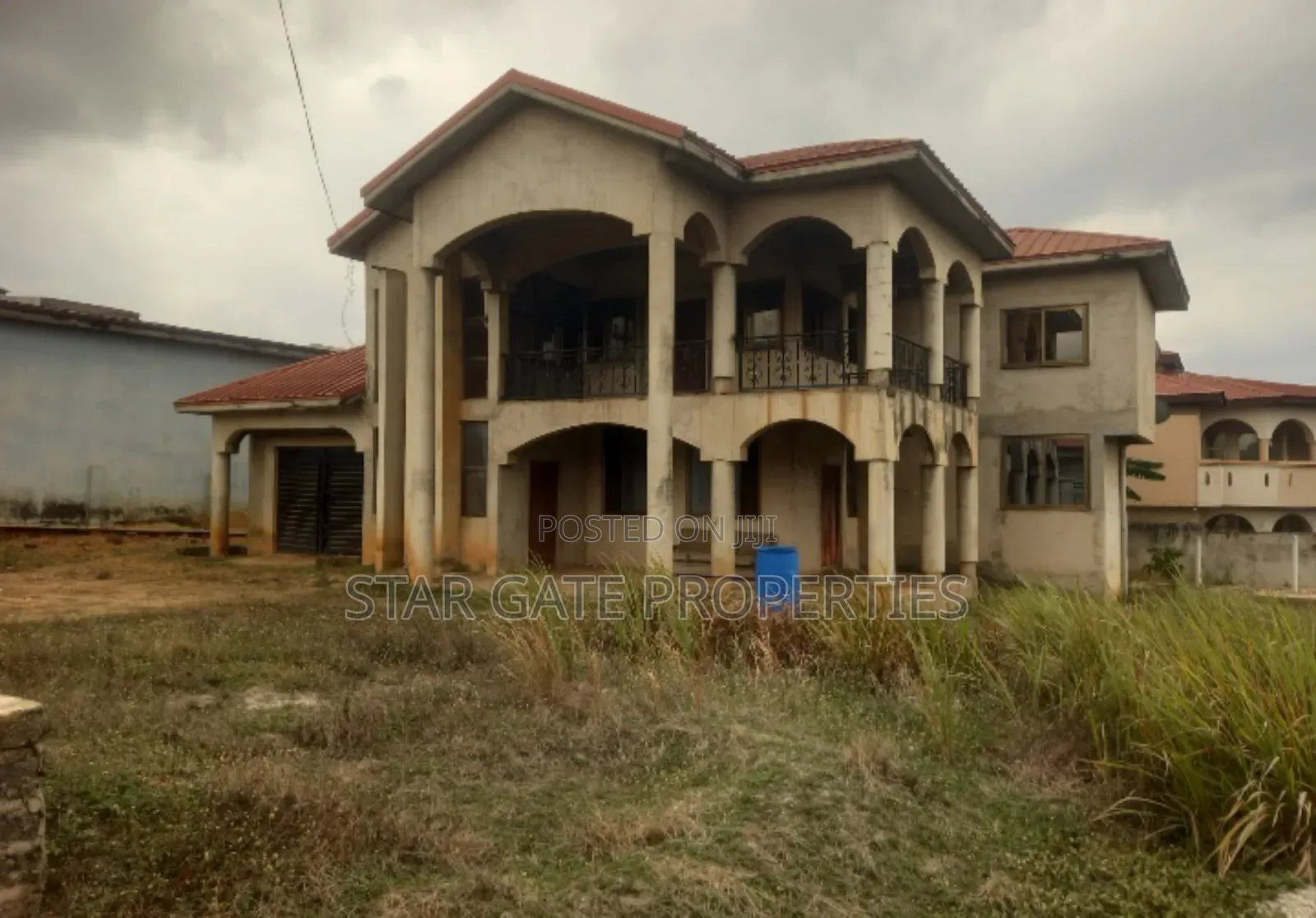5bdrm House in Near Buokrom, Kumasi Metropolitan for sale
