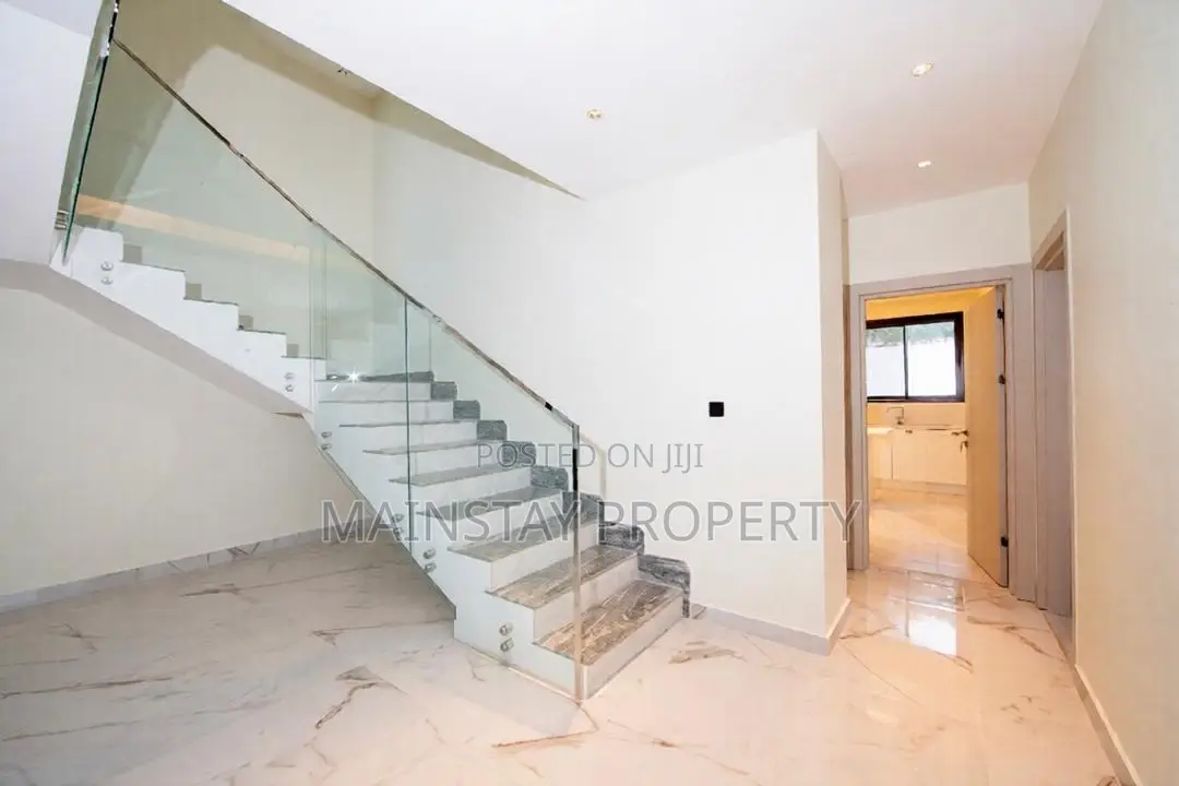8bdrm House in Mainstay Estates, Cantonments for rent